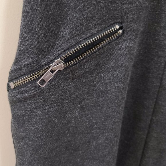 EUC FRENCH CONNECTION Stretchy Charcoal Grey Mini Dress with Pockets and V Neck - Picture 3 of 7